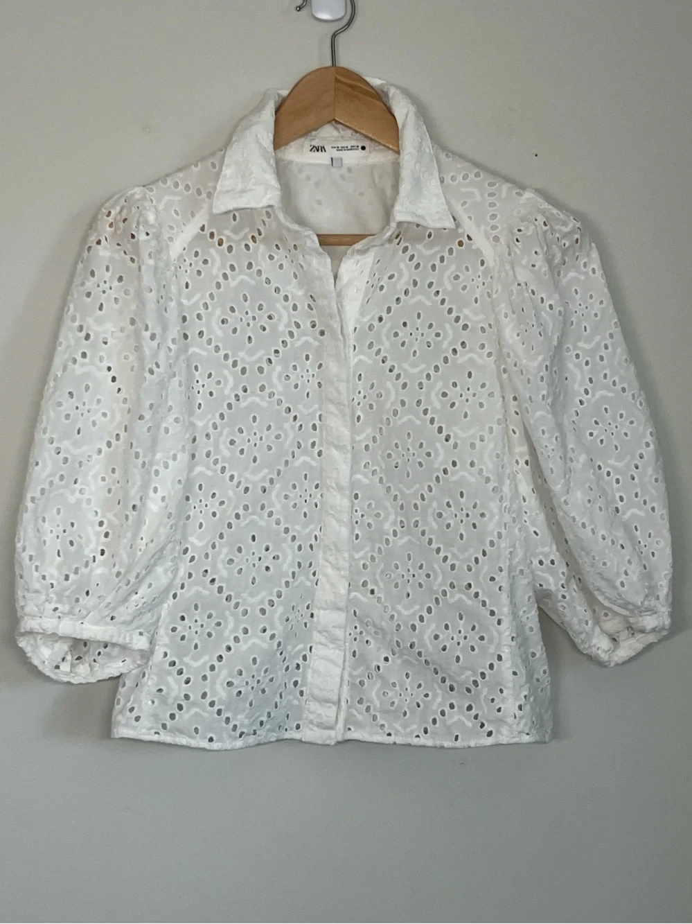 Zara eyelet blouse 3/4 sleeve collar hidden buttons Womens Size M